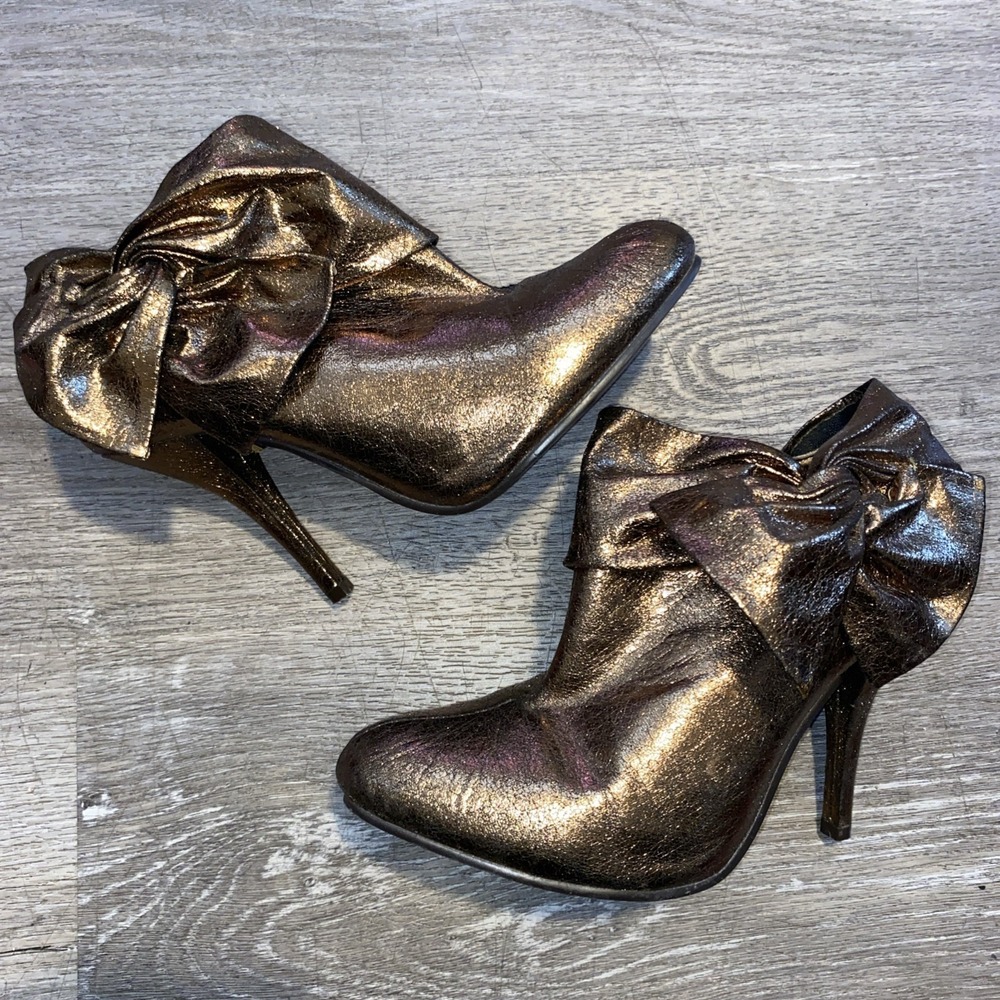 VINTAGE Y2K WET SEAL METALLIC GOLD BOW HEEL SLIP-ON ANKLE BOOTIES SIZE 7.5